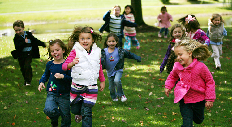 children plaing outside